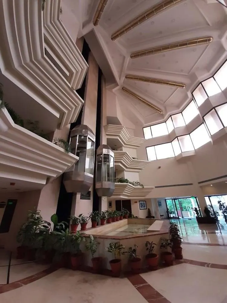 Hotel Mountview Chandigarh 5*,