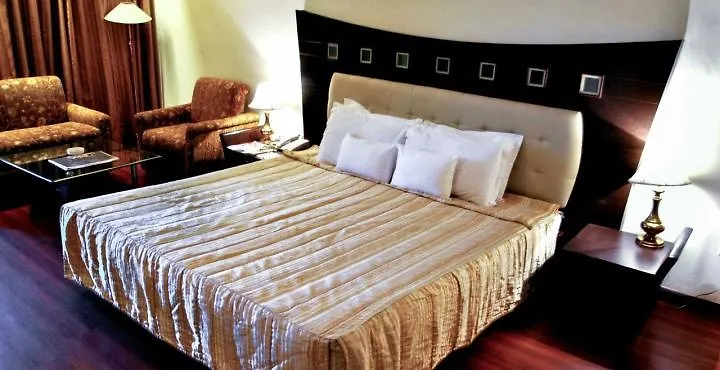 Hotel Mountview Chandigarh 5*,  India