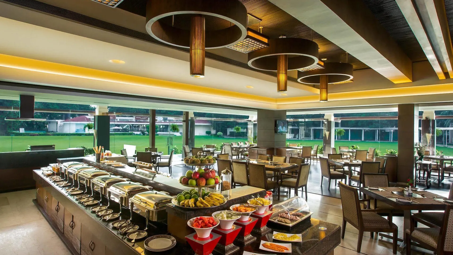 Hotel Mountview Chandigarh 5*,