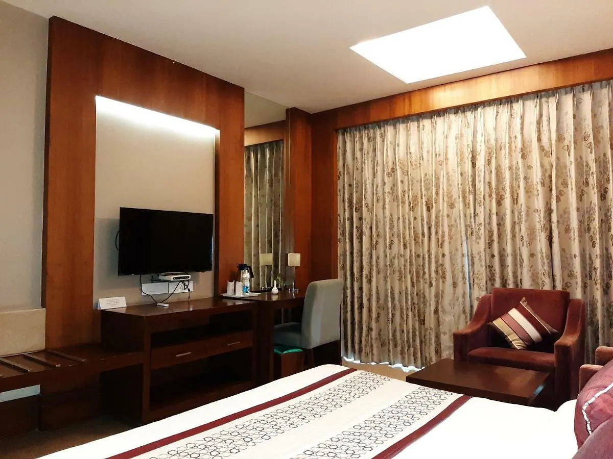 Hotel Mountview Chandigarh 5*,