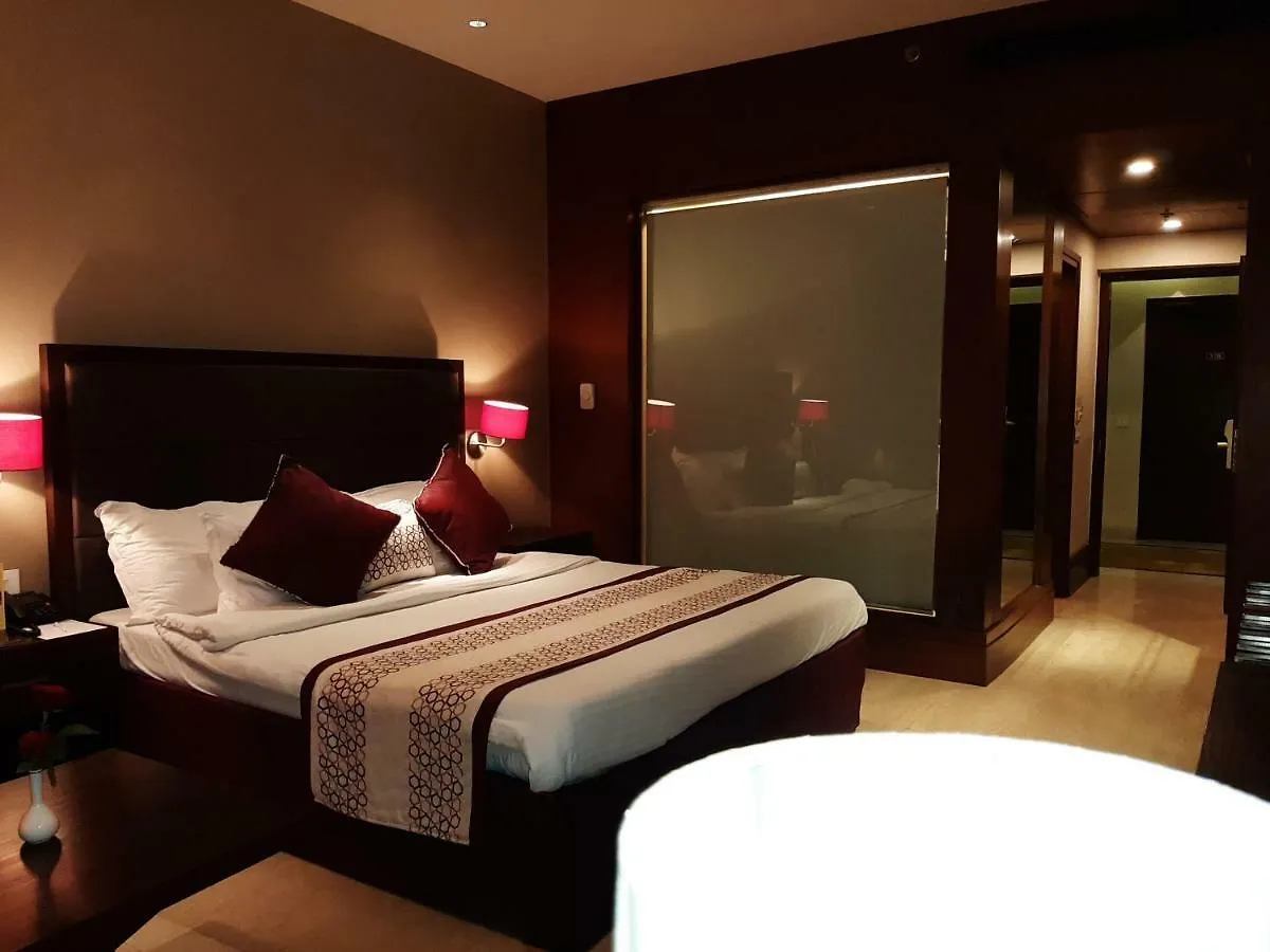 Hotel Mountview Chandigarh 5*,  India