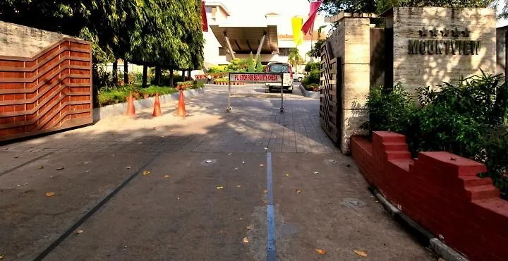 Hotel Mountview Chandīgarh 5*,  الهند